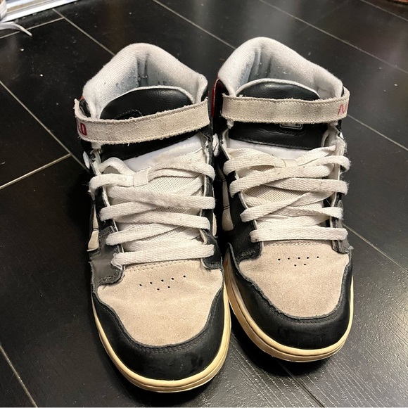 Retro Nike 6.0 (2005 edition) Sneakers- Red White Black And Grey - Picture 2 of 6